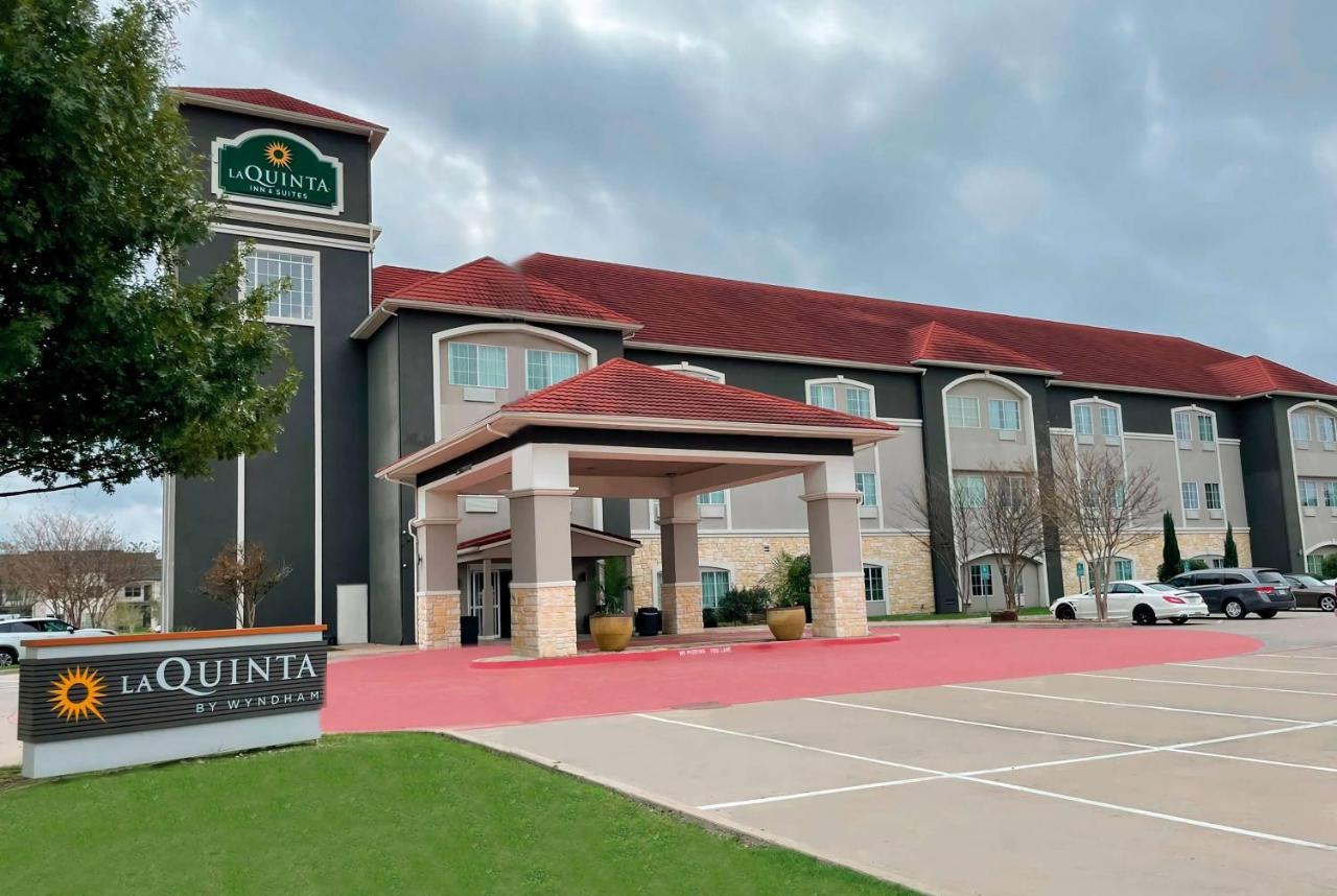 מלון La Quinta By Wyndham וואקסהאצ'י מראה חיצוני תמונה