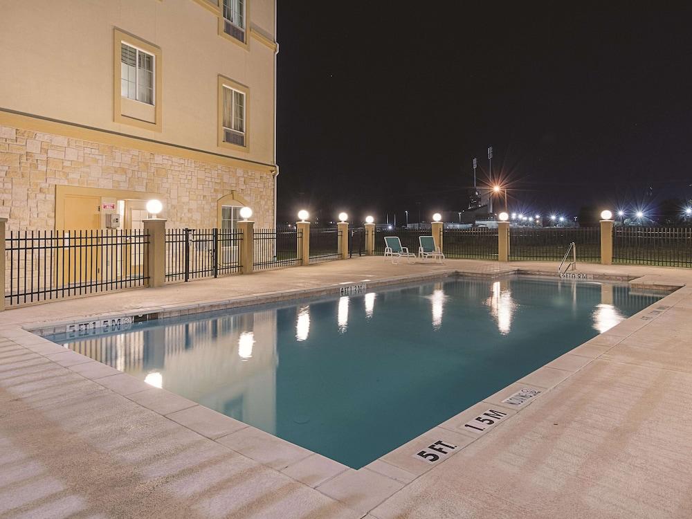 מלון La Quinta By Wyndham וואקסהאצ'י מראה חיצוני תמונה